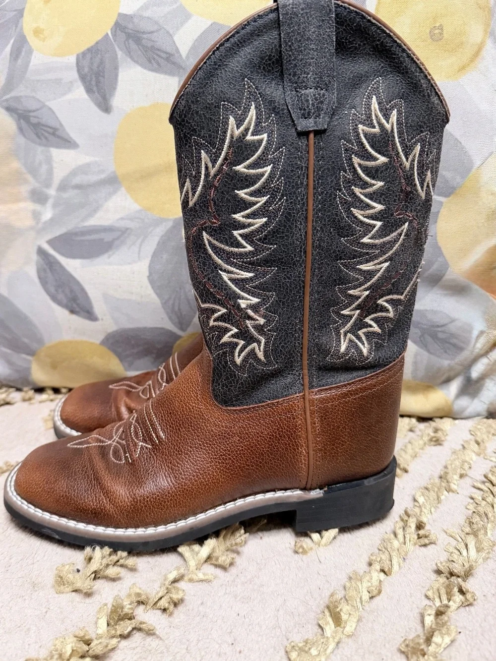 Youth western boots size 3